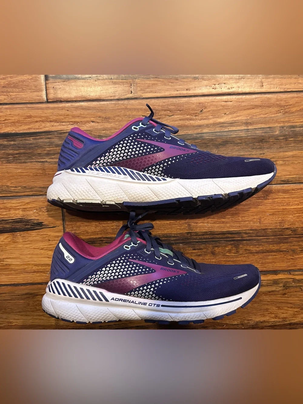 Brooks Adrenaline GTS 22 running shoes. Women’s size 10 Medium.